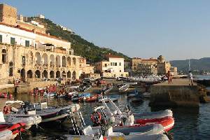 We are continually refining and adding to our portfolio of Nice Places to stay in Italy, so visit our site regularly to find somewhere just that little bit special. All our places to stay are presented with photos and descriptions taken and selected by us personally to give an impression as true to the reality as we can. All places are chosen by our team here in Italy for their combination of price, quality, charm and location. We work in partnership with family run hotels, guest houses and self-catering accommodations. This is NOT an unverified 'web portal' or online directory - we select only those places which we believe make excellent places to base a 1 week holiday or longer.